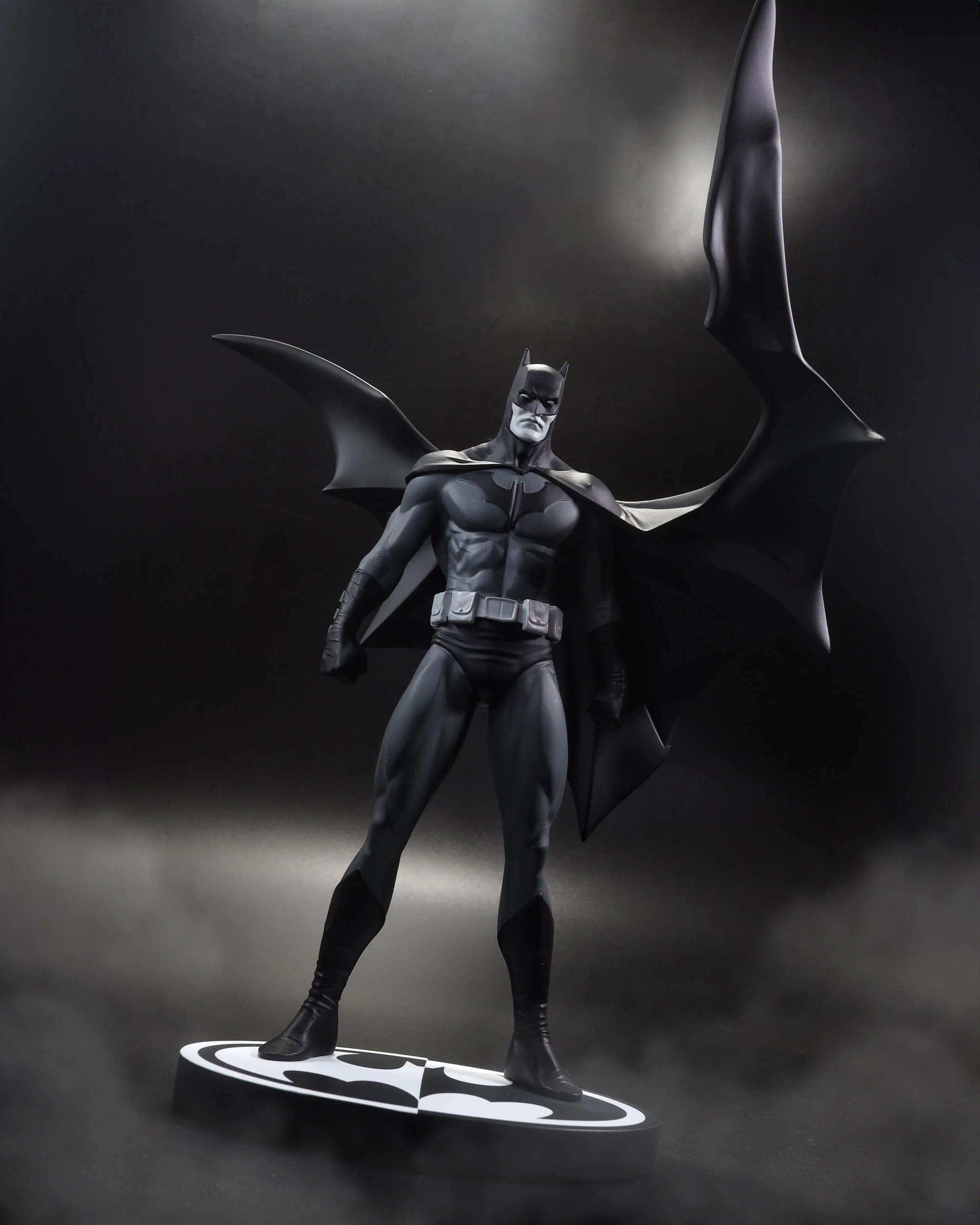 Batman Black & White Batman (by Jorge Jimenez) McFarlane Toys - Image 7