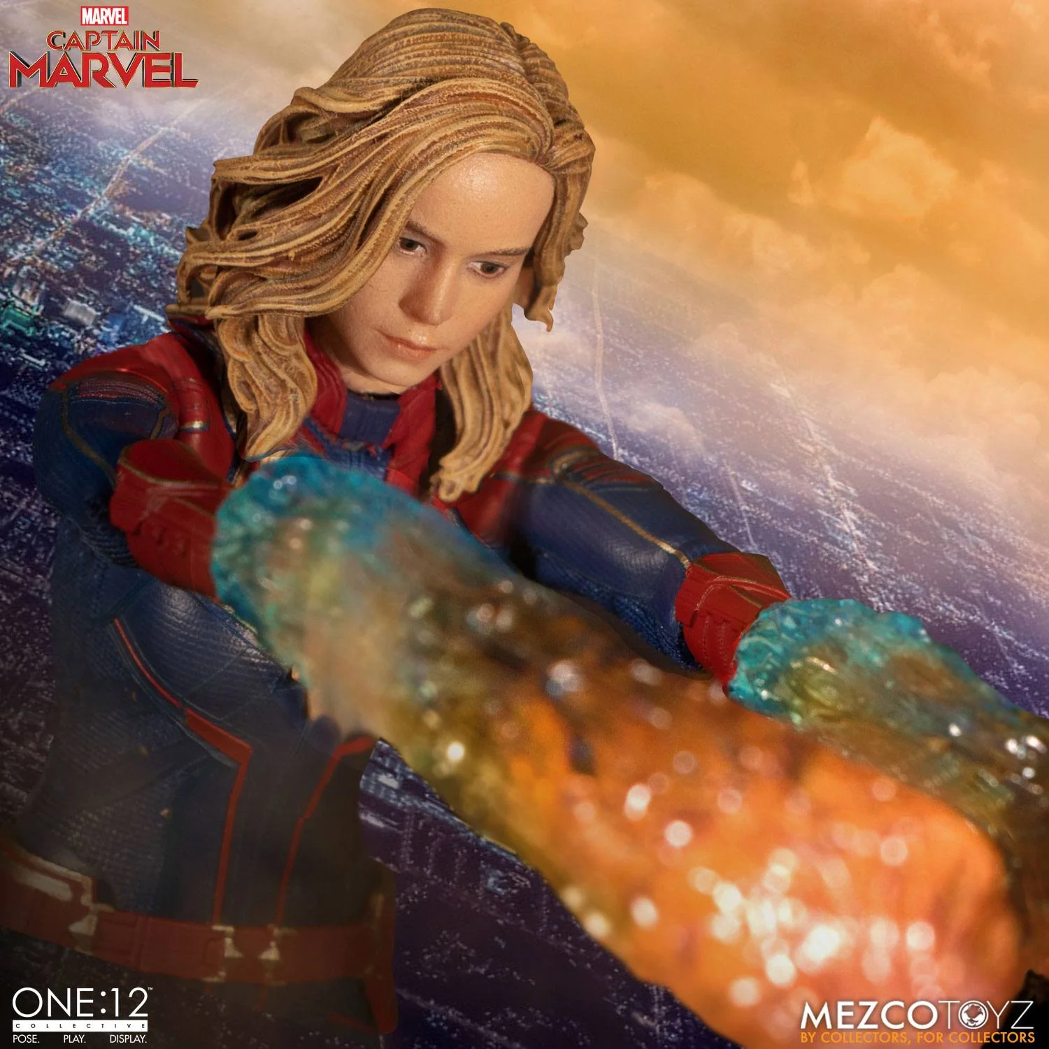Captain Marvel Actionfigur von Mezco - Image 7