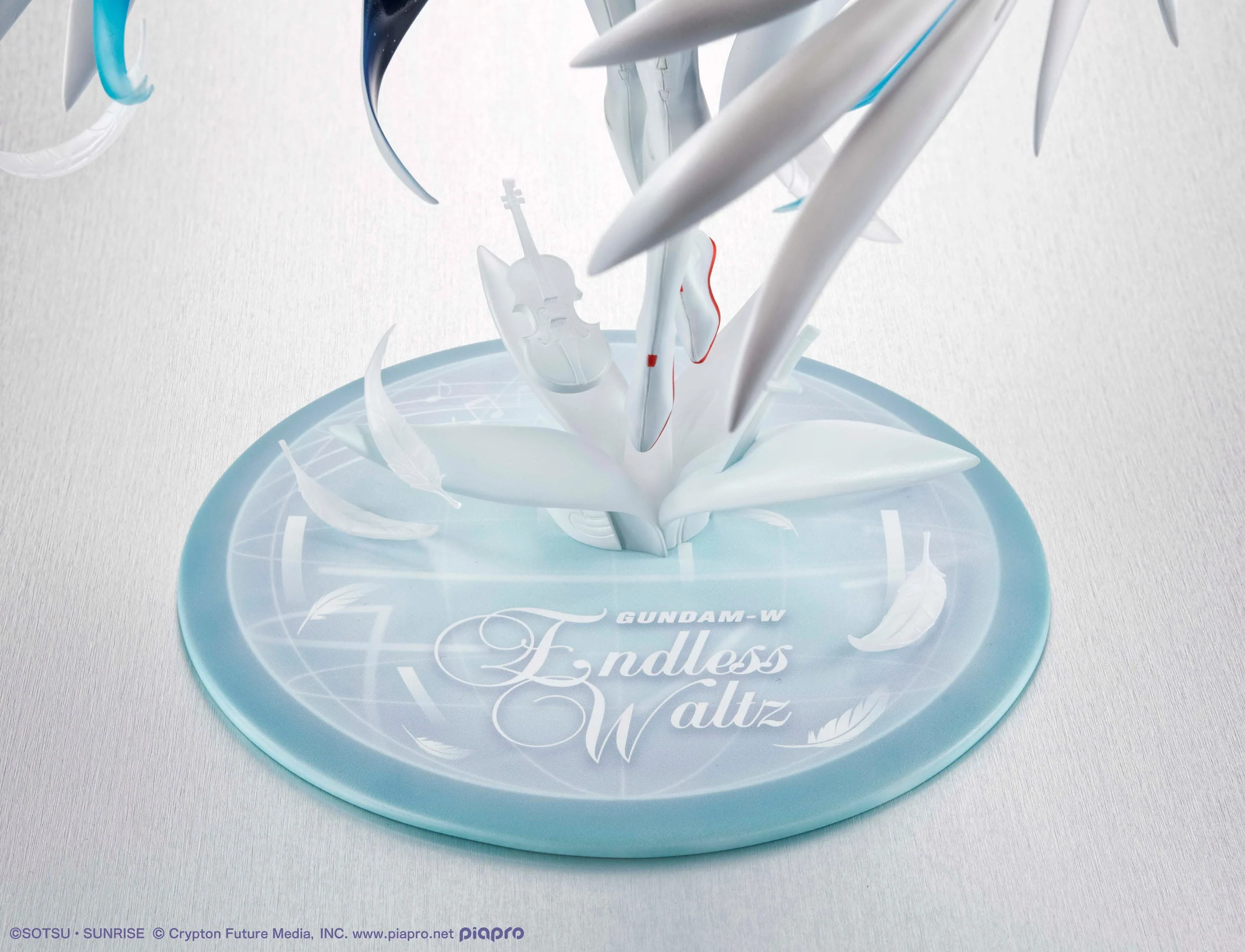 Hatsune Miku x Wing Gundam Zero EW 45th Anniversary MegaHouse - Image 8
