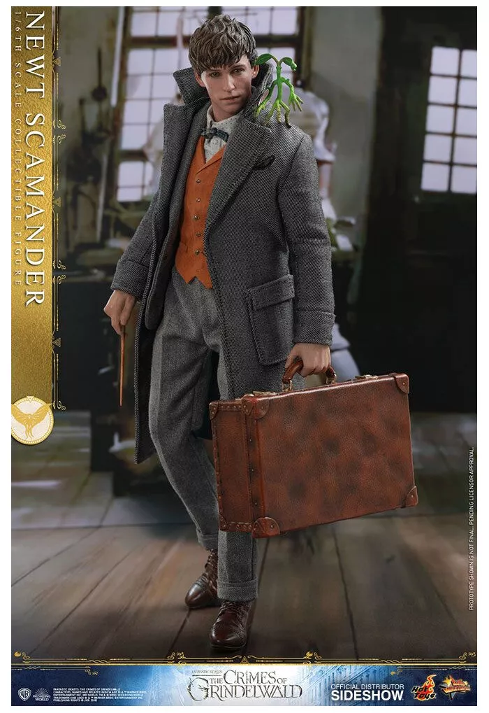 Newt Scamander 1/6 Scale Collectible Figure – Hot Toys (Fantastic Beasts: The Crimes of Grindelwald) - Image 7