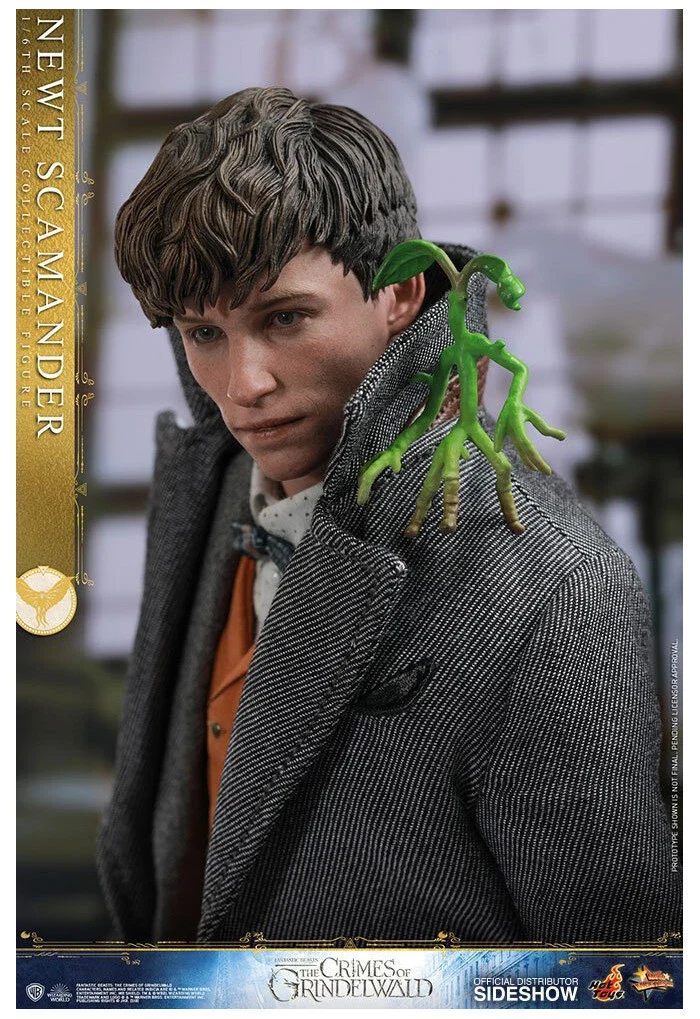 Newt Scamander 1/6 Scale Collectible Figure – Hot Toys (Fantastic Beasts: The Crimes of Grindelwald) - Image 8