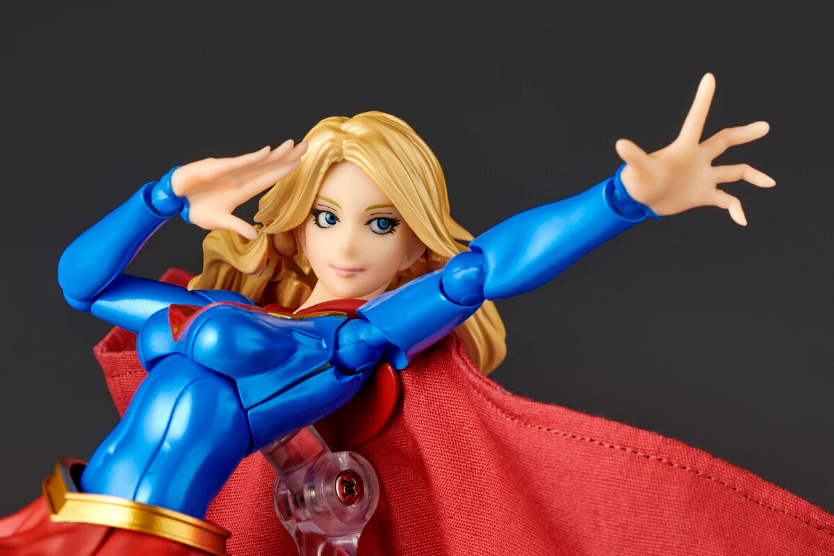 Supergirl - Revoltech - Kaiyodo - Image 13